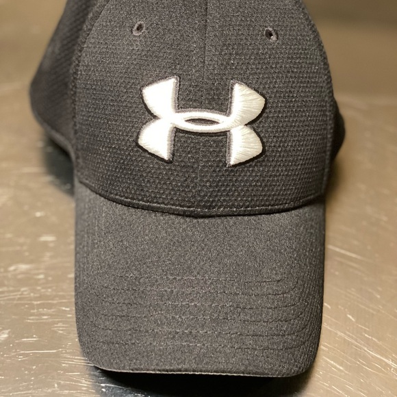 Under Armour hat - Picture 2 of 9